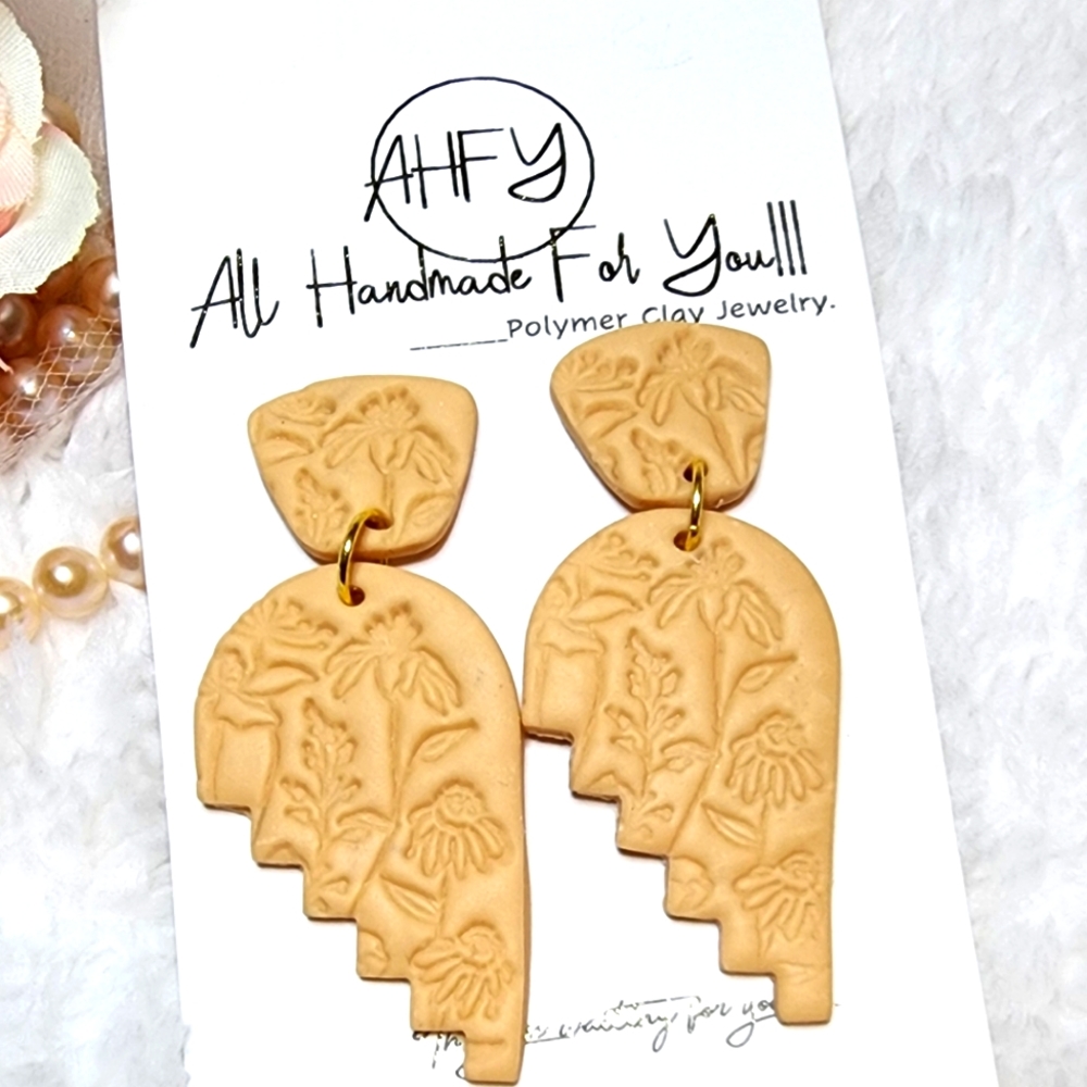 CLAY EARRING/handmade/hypoallergenic/polymer clay/lighweight.